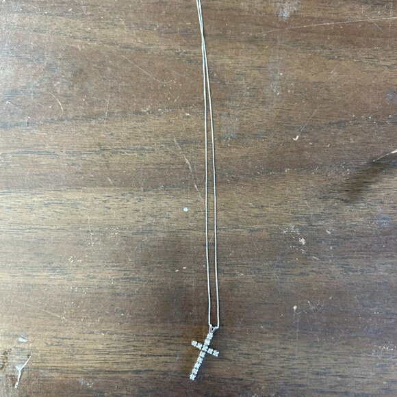 Beautiful Silver Cross and chain - Picture 6 of 6